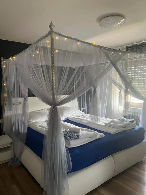 Ferienwohnung Outletcity Metzingen Мецинген Екстериор снимка
