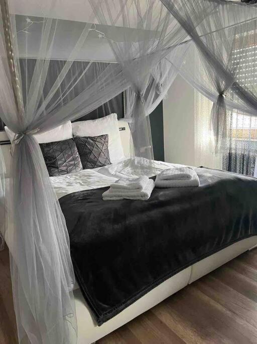 Ferienwohnung Outletcity Metzingen Мецинген Екстериор снимка