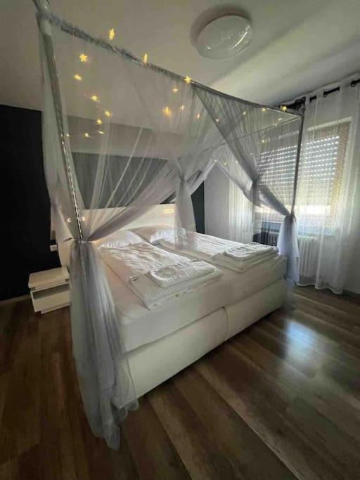 Ferienwohnung Outletcity Metzingen Мецинген Екстериор снимка